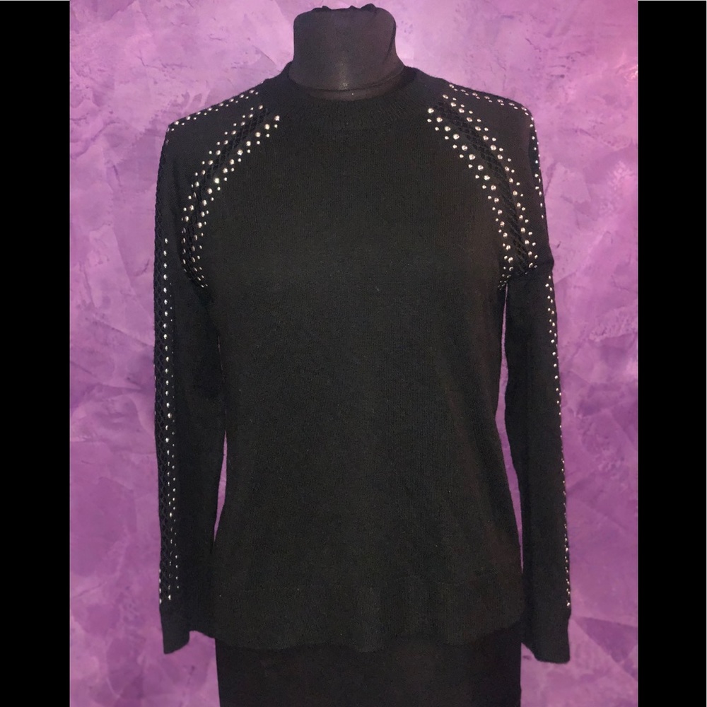 Brand new Free Generation sweater with details